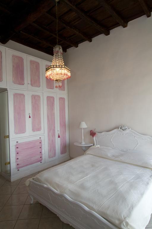 مبيت وإفطار جنزانو دي روما La Casa Di Milady الغرفة الصورة